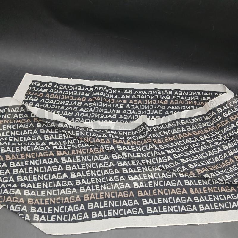FAZZOLETTO BALENCIAGA NERO BEIGE SCRITTE | Mercatino dell'Usato Roma garbatella 4