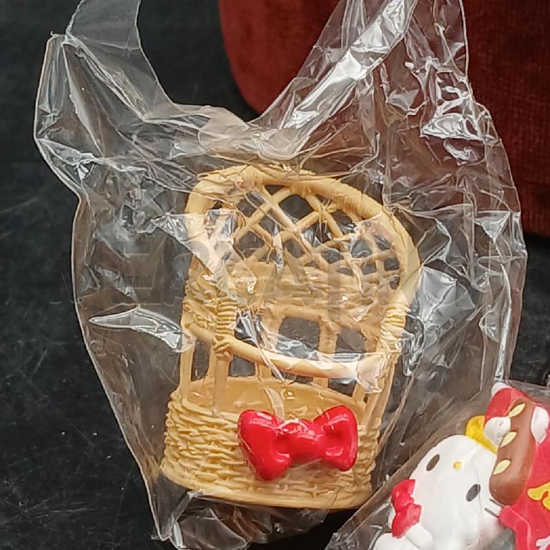 FIGURE RE MENT HELLO KITTY  | Mercatino dell'Usato Roma garbatella 2