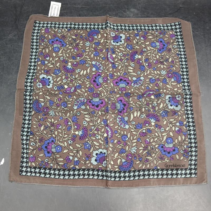 FOULARD GIANNI VERSAGE  | Mercatino dell'Usato Roma garbatella 1