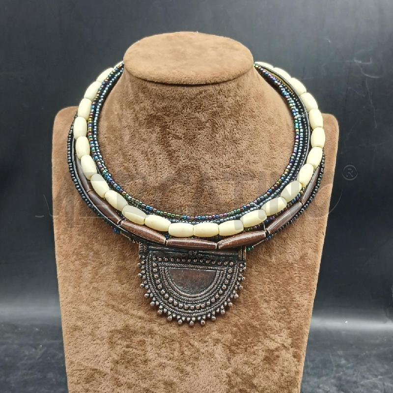 GIRO COLLO PERLINE BEIGE E NERO  | Mercatino dell'Usato Roma garbatella 1