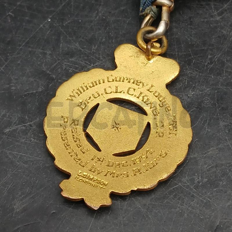 MEDAGLIA MOSTRINA JUSTICE TRUTH  | Mercatino dell'Usato Roma garbatella 4