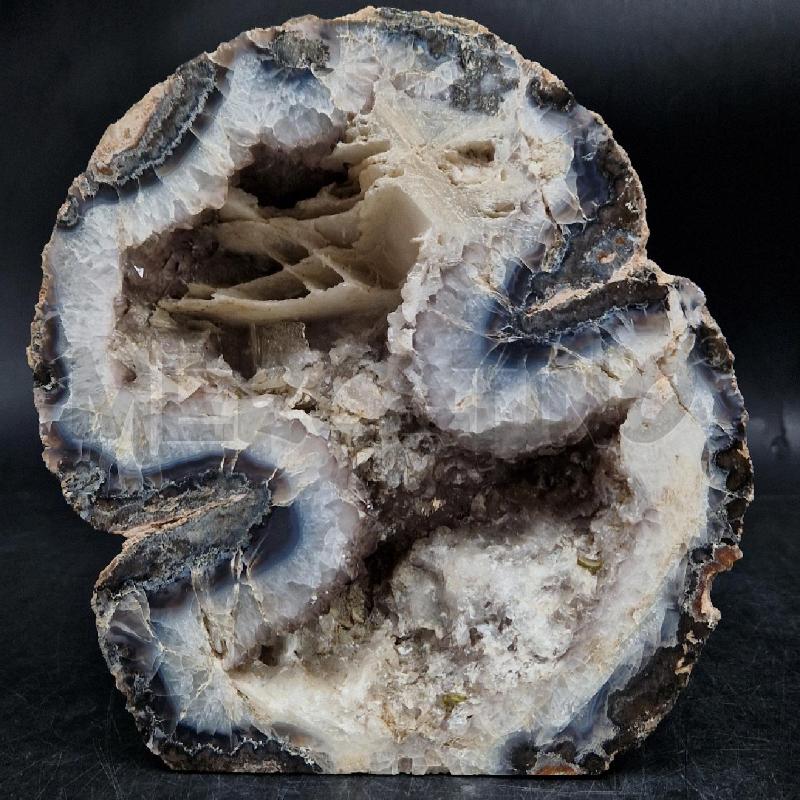 MINERALE GRANDE CRISTALLO QUARZATO GRIGIO | Mercatino dell'Usato Roma garbatella 2