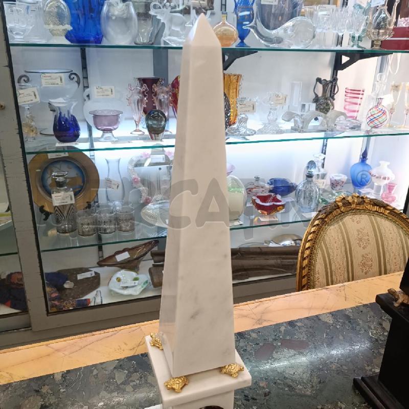 OBELISCO MARMO BIANCO INSERTI NERI | Mercatino dell'Usato Roma garbatella 4