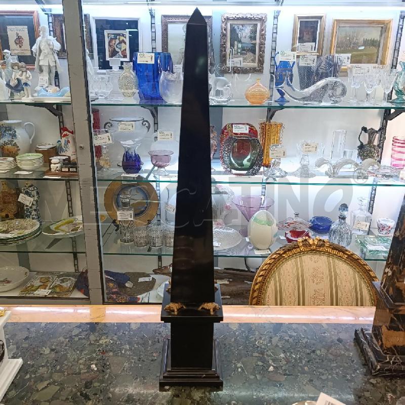 OBELISCO MARMO NERO GRANDE | Mercatino dell'Usato Roma garbatella 1
