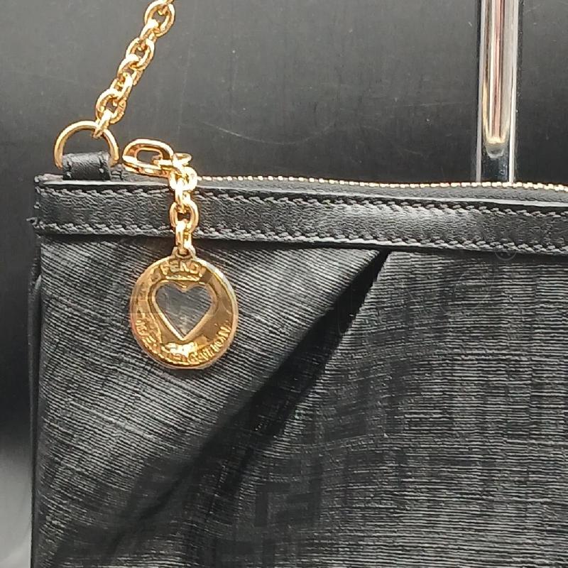 POCHETTE FENDI MONOGRAM NERO CATENELLA CIONDOLI | Mercatino dell'Usato Roma garbatella 2