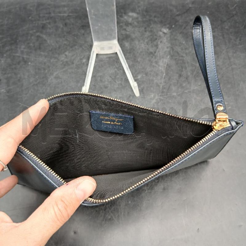 POCHETTE SALVATORE FERRAGAMO BLU  | Mercatino dell'Usato Roma garbatella 4