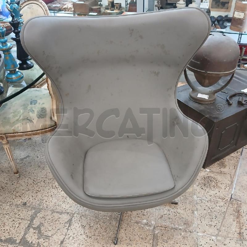 POLTRONA ATTR. JACOBSEN EGG | Mercatino dell'Usato Roma garbatella 1