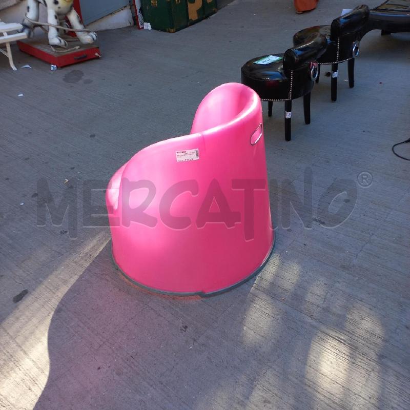 POLTRONCINA PLASTICA ROSA  | Mercatino dell'Usato Roma garbatella 2