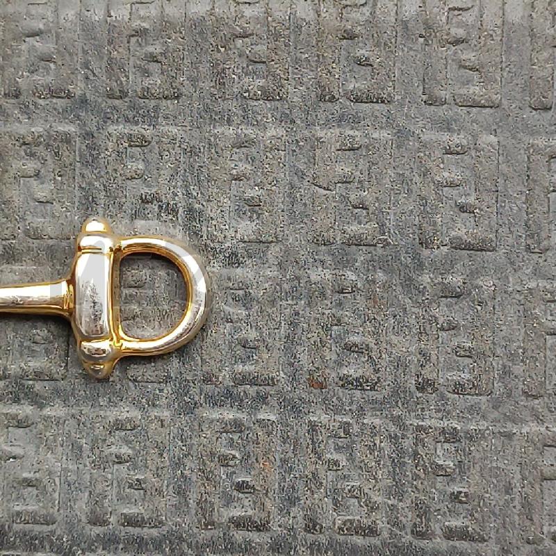 PORTA FOGLIO FENDI MORSO  | Mercatino dell'Usato Roma garbatella 2