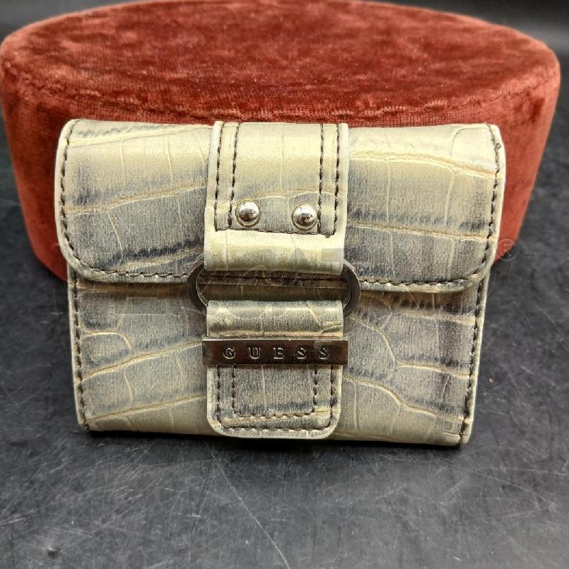 PORTA FOGLIO GUESS VERDE | Mercatino dell'Usato Roma garbatella 1