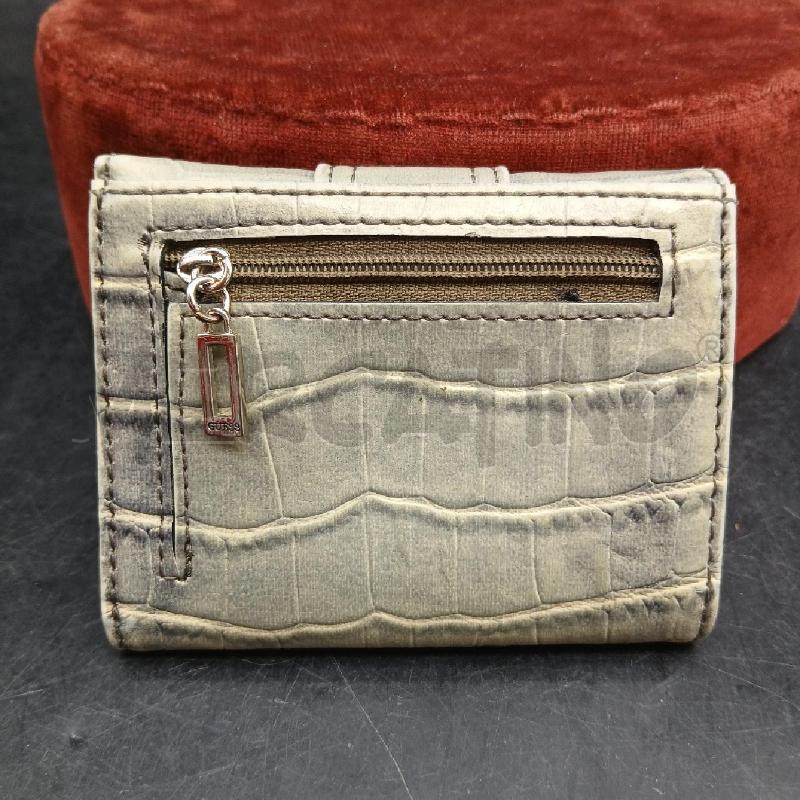 PORTA FOGLIO GUESS VERDE | Mercatino dell'Usato Roma garbatella 2