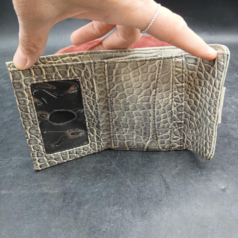 PORTA FOGLIO GUESS VERDE | Mercatino dell'Usato Roma garbatella 3