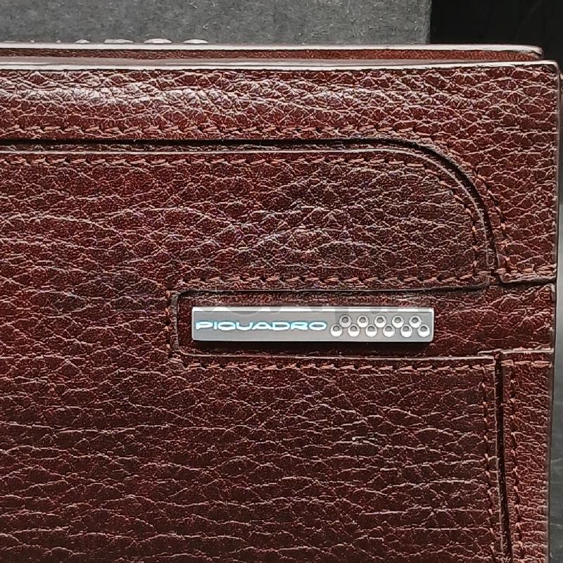PORTA FOGLIO PIQUADRO MARRONE | Mercatino dell'Usato Roma garbatella 2