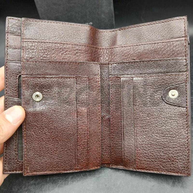 PORTA FOGLIO PIQUADRO MARRONE | Mercatino dell'Usato Roma garbatella 4