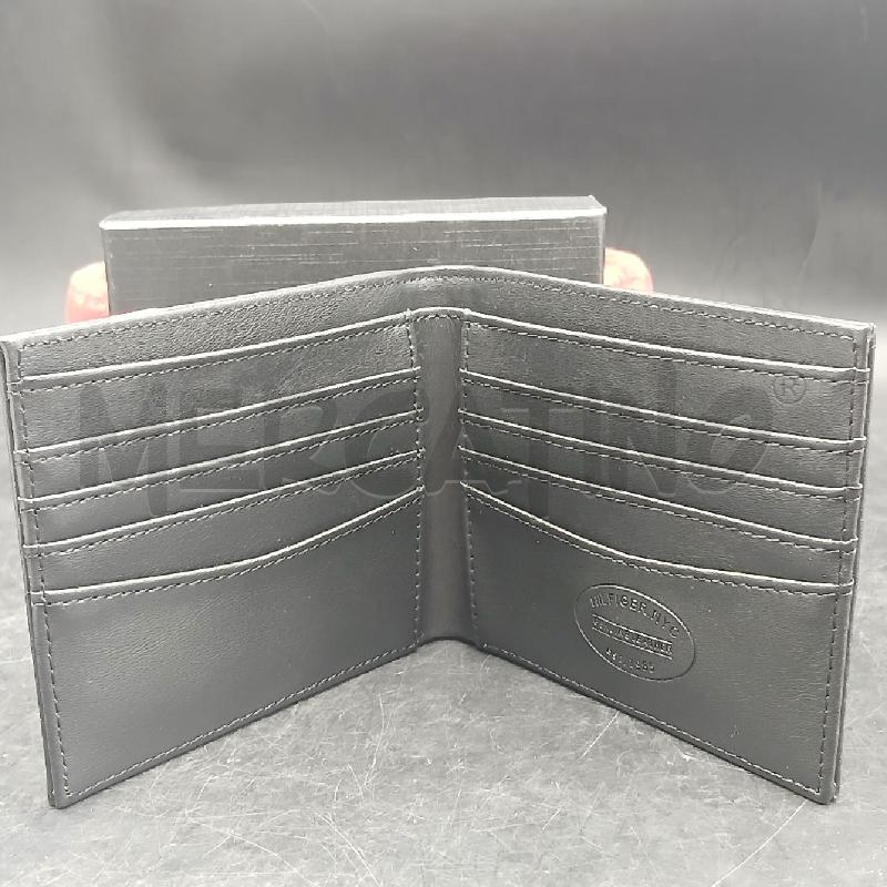 PORTA FOGLIO TOMMY HILFIGER NERO RIGA BIANCO ROSSO  | Mercatino dell'Usato Roma garbatella 4