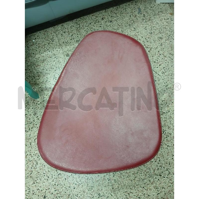 POUF GRIGIO PELLE ROSSA | Mercatino dell'Usato Roma garbatella 2