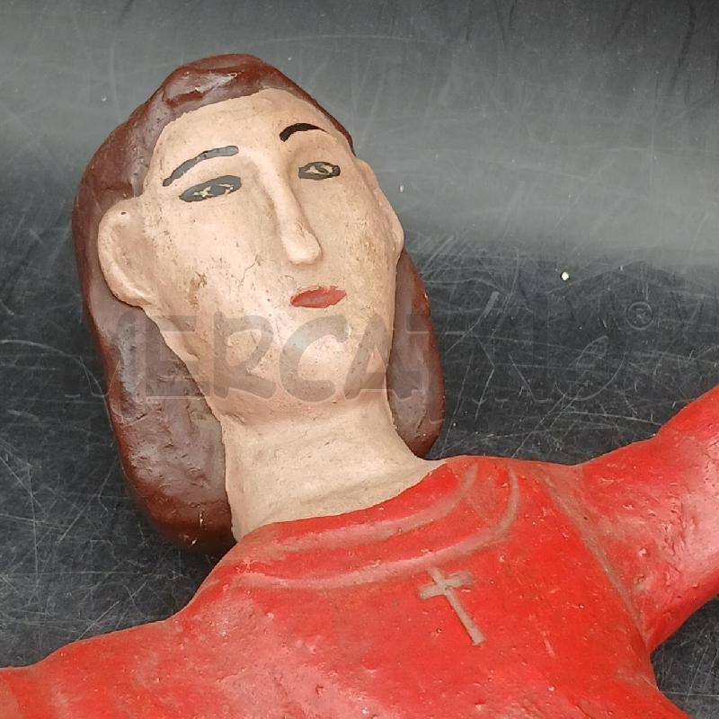 SCULTURA PERSONAGGIO VEST ROSSO CROCE | Mercatino dell'Usato Roma garbatella 2