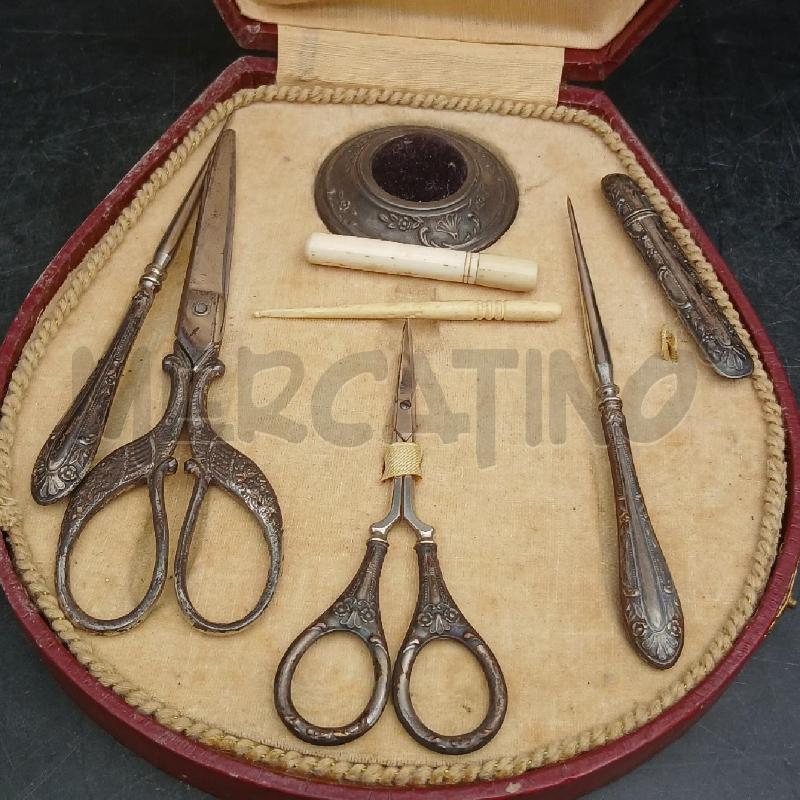 SET DA CUCITO D'EPOCA PARTI CHIARE | Mercatino dell'Usato Roma garbatella 2