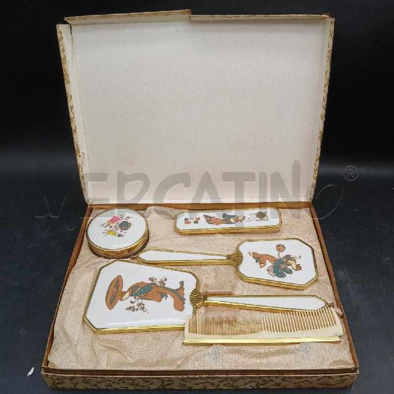 SET DA TOLETTA FIGURE ORIENTALI | Mercatino dell'Usato Roma garbatella 1