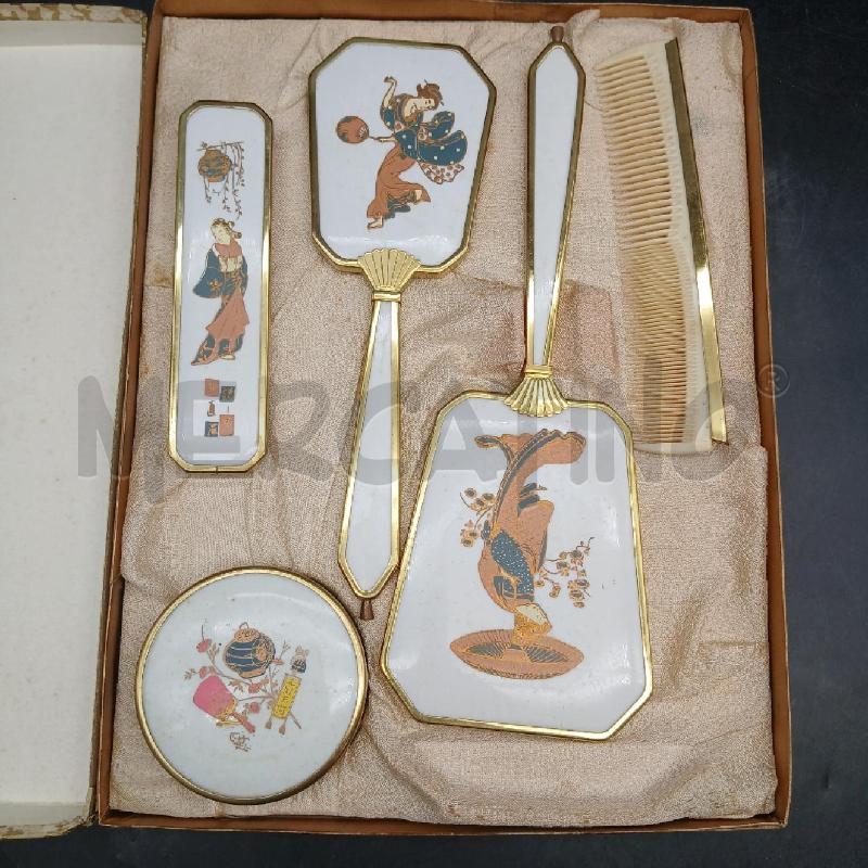 SET DA TOLETTA FIGURE ORIENTALI | Mercatino dell'Usato Roma garbatella 2
