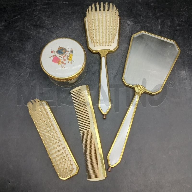 SET DA TOLETTA FIGURE ORIENTALI | Mercatino dell'Usato Roma garbatella 3