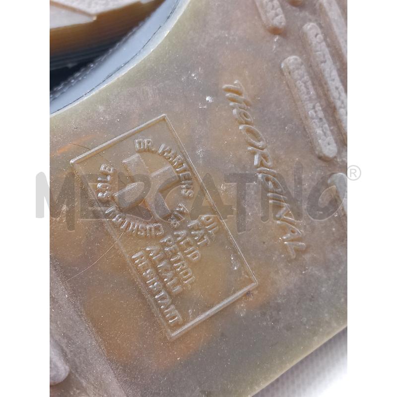Stivaletto scamosciato stampa pitone metallizzato , 8 buchi , bordi  scanalati ,cuciture gialle , fettuccia posteriore con logo , suola  confortevole con cuscinetto. - DR.MARTENS - Carmine Marfe