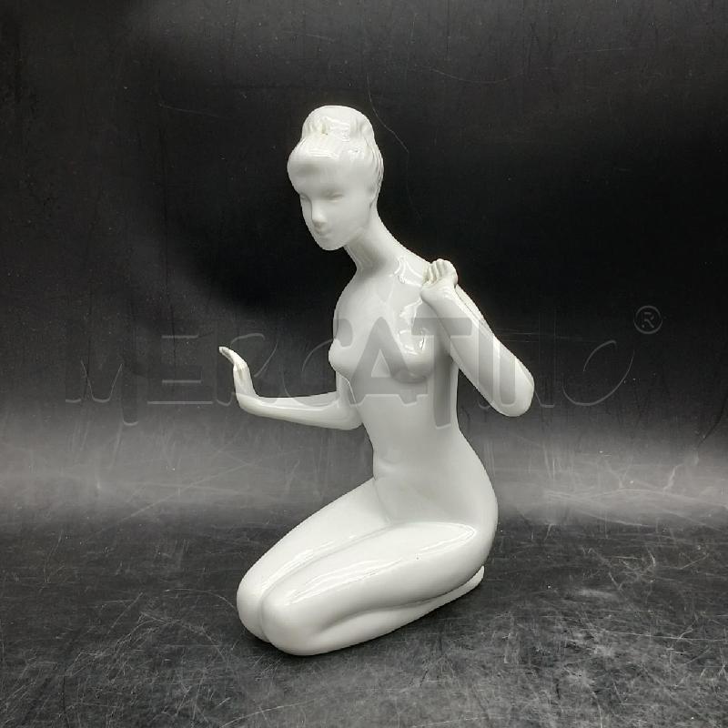 STATUA DONNA INGINOCCHIATA ROYAL DUX | Mercatino dell'Usato Roma garbatella 1