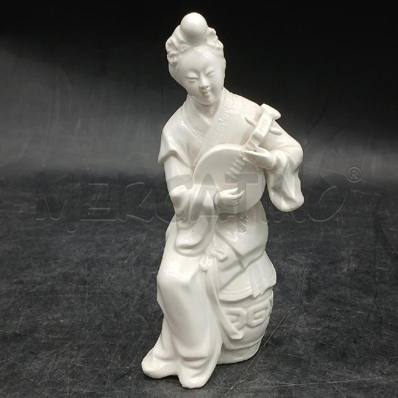STATUINA ORIENTALE CER BIANCA | Mercatino dell'Usato Roma garbatella 1