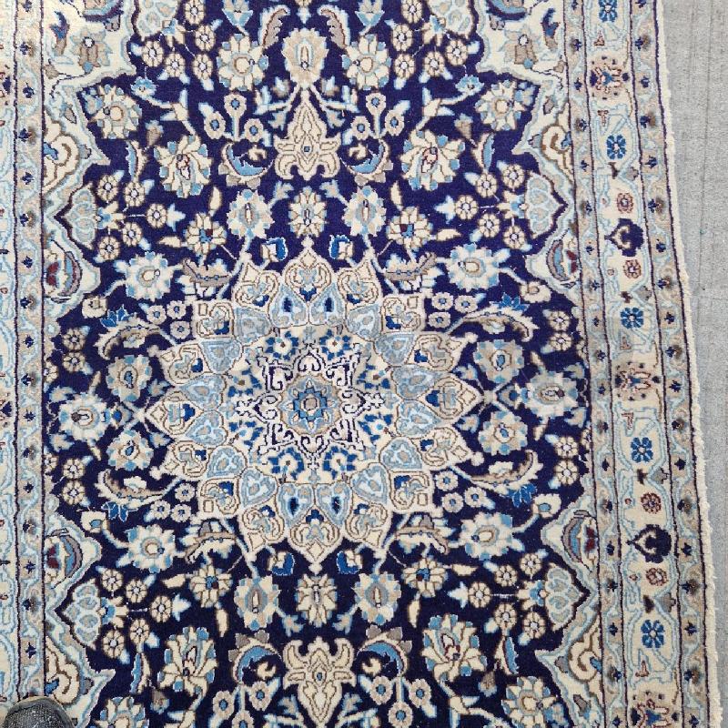 TAPPETO BEIGE FIORI BLU  | Mercatino dell'Usato Roma garbatella 2