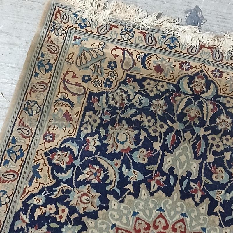 TAPPETO BEIGE ROSONE CUORI ROSSI | Mercatino dell'Usato Roma garbatella 3