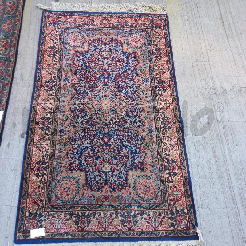 TAPPETO BLU FIORI ROSA  | Mercatino dell'Usato Roma garbatella 1