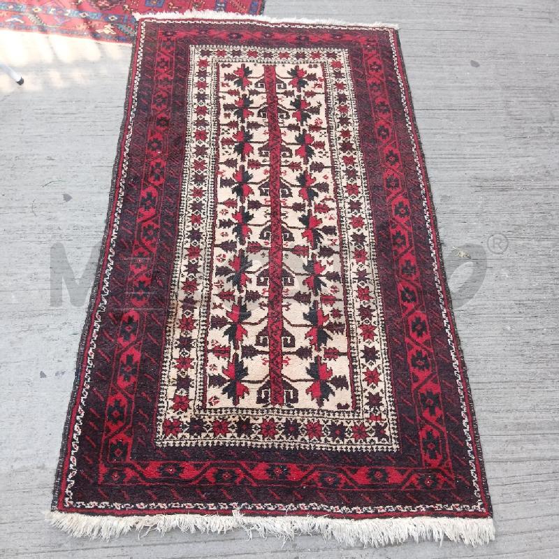TAPPETO BORDO' BEIGE FIORI ROSSI/NERI | Mercatino dell'Usato Roma garbatella 1