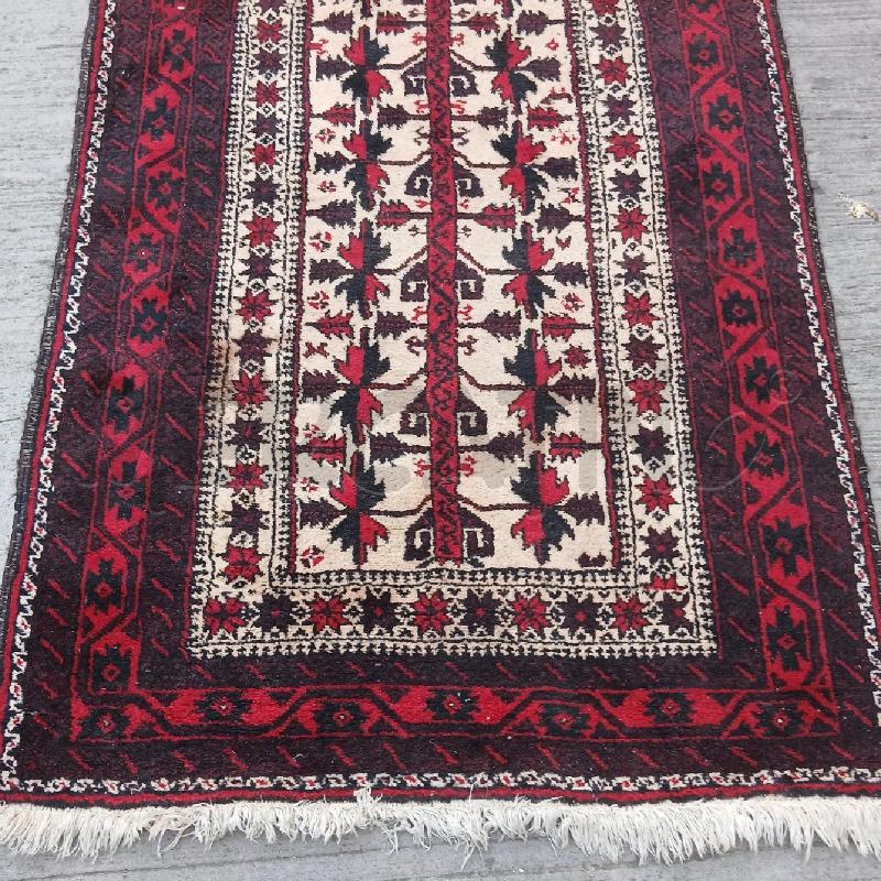 TAPPETO BORDO' BEIGE FIORI ROSSI/NERI | Mercatino dell'Usato Roma garbatella 2
