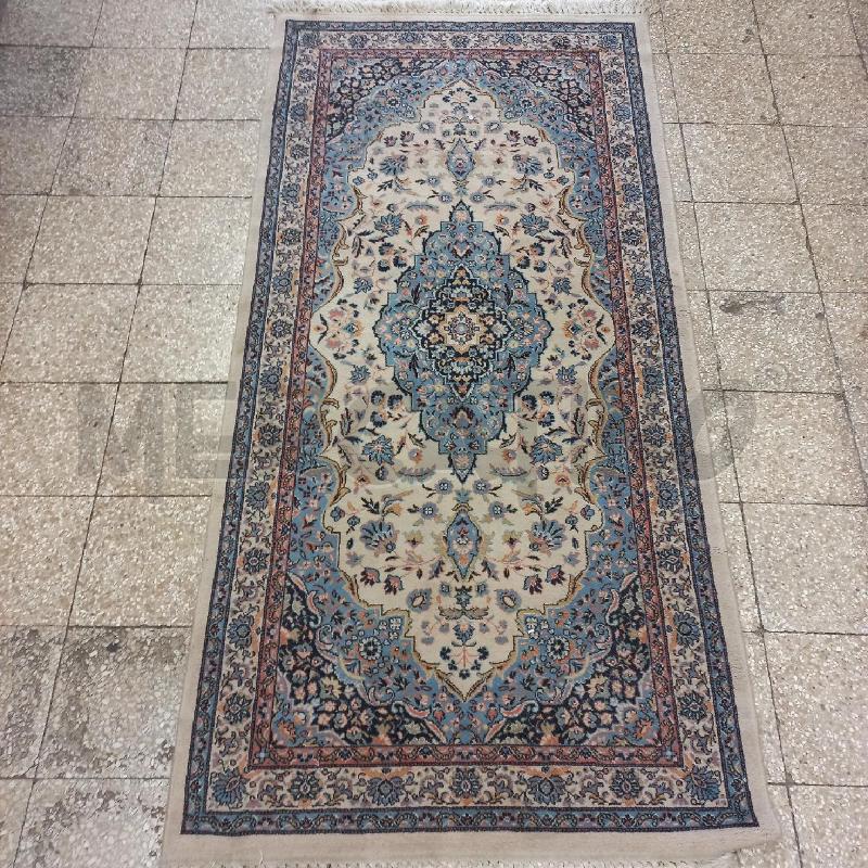 TAPPETO FONDO BEIGE GRECA ROSA AZZURRA | Mercatino dell'Usato Roma garbatella 1