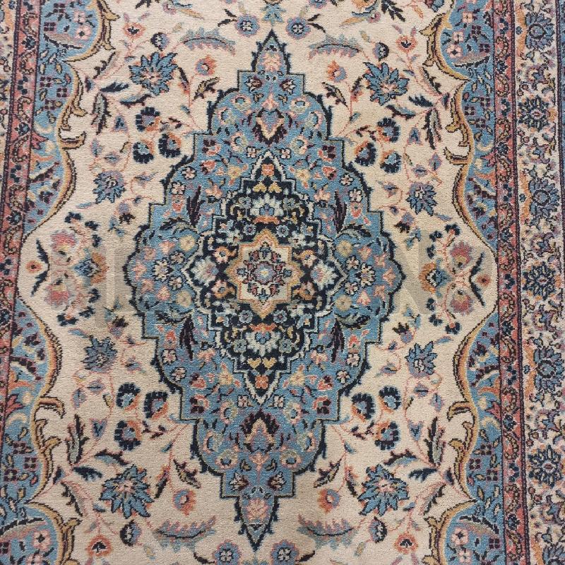 TAPPETO FONDO BEIGE GRECA ROSA AZZURRA | Mercatino dell'Usato Roma garbatella 2