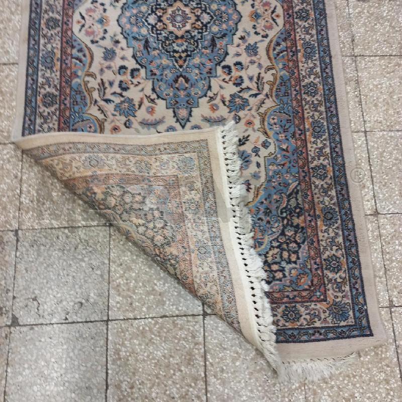 TAPPETO FONDO BEIGE GRECA ROSA AZZURRA | Mercatino dell'Usato Roma garbatella 3