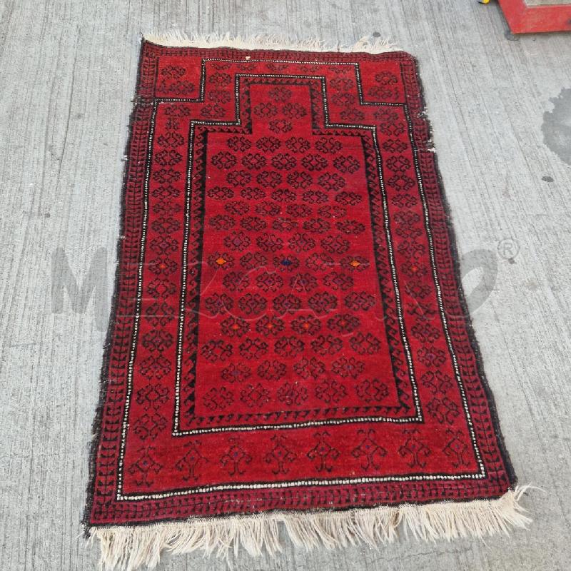 TAPPETO FONDO ROSSO GHIRIGORI NERI | Mercatino dell'Usato Roma garbatella 1
