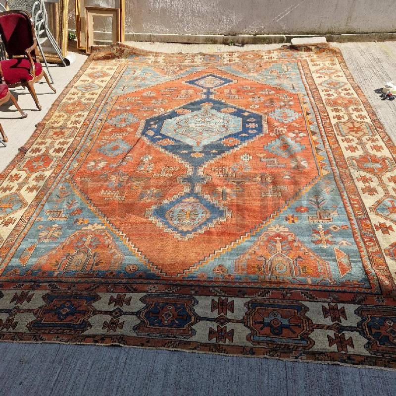 TAPPETO GRANDE COLORATO ROMBO BLU CENTRALE  | Mercatino dell'Usato Roma garbatella 1