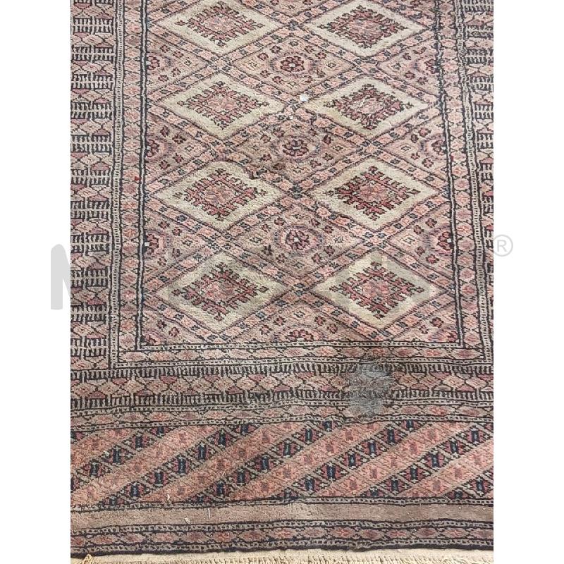 TAPPETO GUIDA ROSA BEIGE MACCHIE DA RIVEDERE | Mercatino dell'Usato Roma garbatella 2