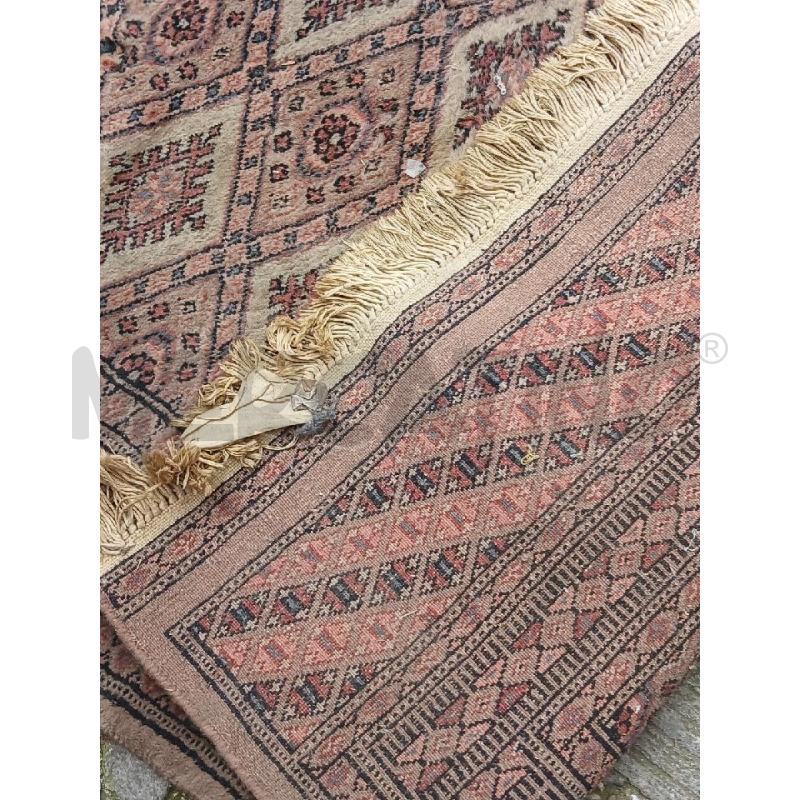 TAPPETO GUIDA ROSA BEIGE MACCHIE DA RIVEDERE | Mercatino dell'Usato Roma garbatella 5