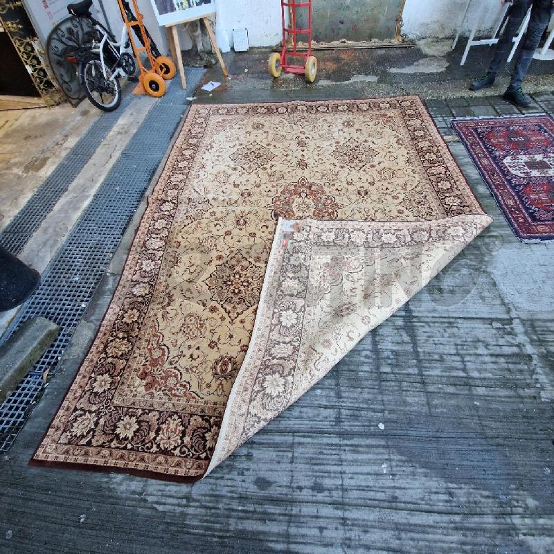 TAPPETO MARRONE BEIGE GRANDE | Mercatino dell'Usato Roma garbatella 2