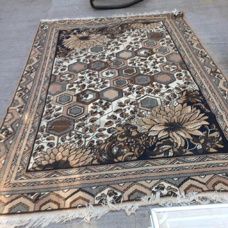 TAPPETO MARRONE FIORI ROMBI | Mercatino dell'Usato Roma garbatella 1