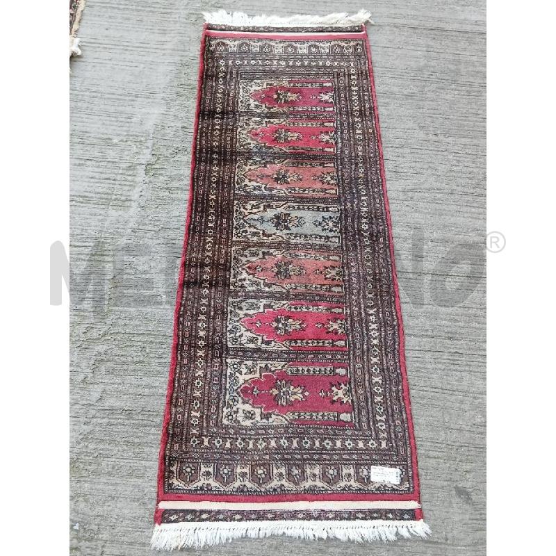 TAPPETO PREGHIERA ROSSO AZZURRO CENTRALE | Mercatino dell'Usato Roma garbatella 1