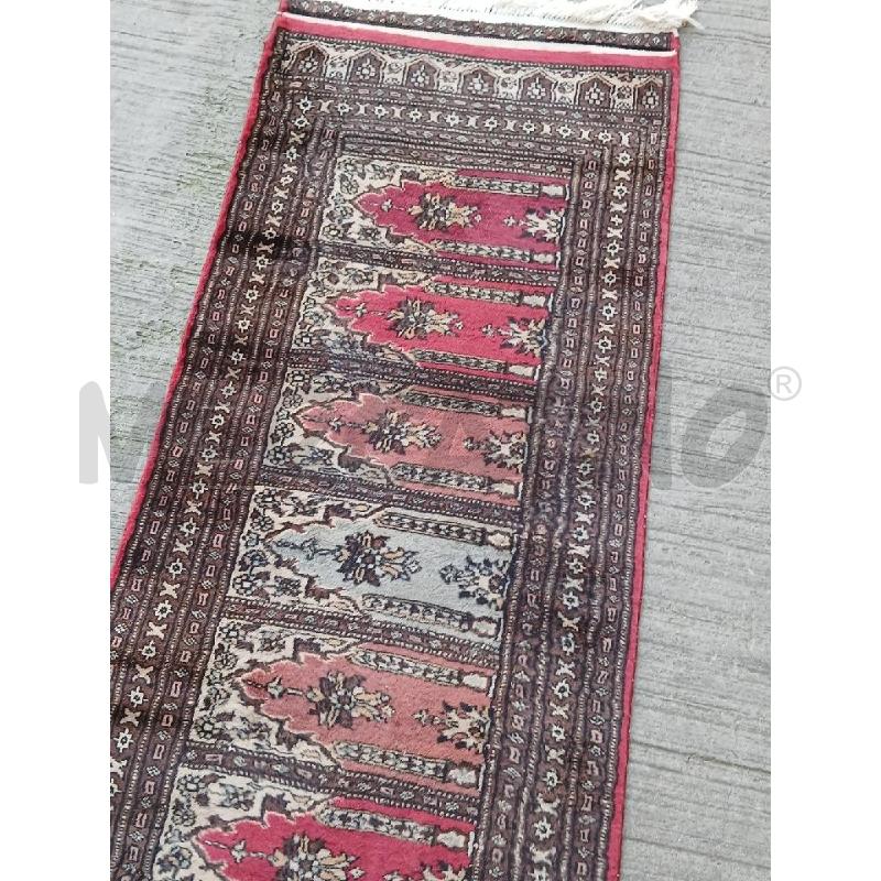 TAPPETO PREGHIERA ROSSO AZZURRO CENTRALE | Mercatino dell'Usato Roma garbatella 3