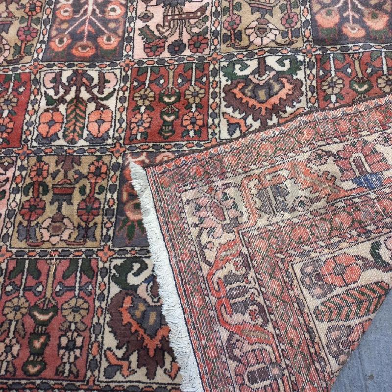 TAPPETO QUADRATO BEIGE MARRONE QUADRATI CENTRALI  | Mercatino dell'Usato Roma garbatella 2