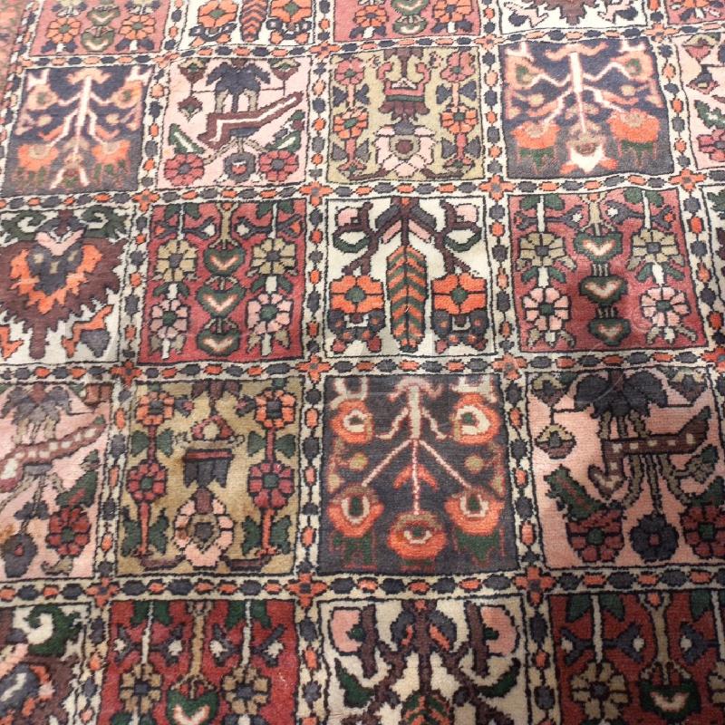 TAPPETO QUADRATO BEIGE MARRONE QUADRATI CENTRALI  | Mercatino dell'Usato Roma garbatella 3
