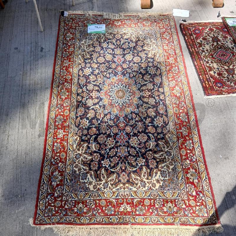 TAPPETO ROSSO/BLU FIORI  | Mercatino dell'Usato Roma garbatella 1