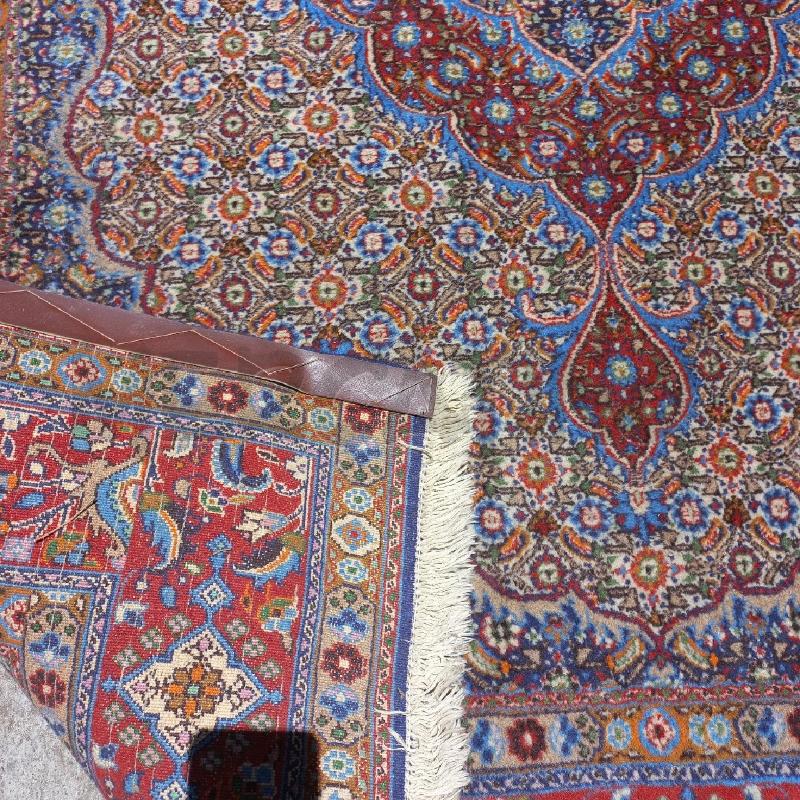 TAPPETO ROSSO DISEGNI BLU FIORI  | Mercatino dell'Usato Roma garbatella 3