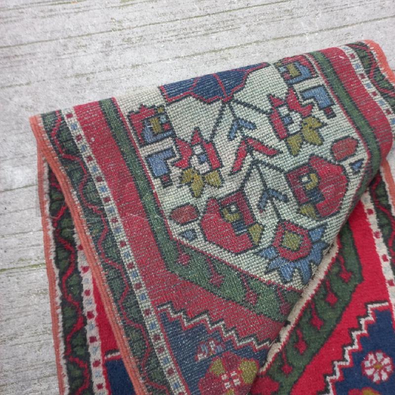 TAPPETO ROSSO FIORE VIOLA  | Mercatino dell'Usato Roma garbatella 3