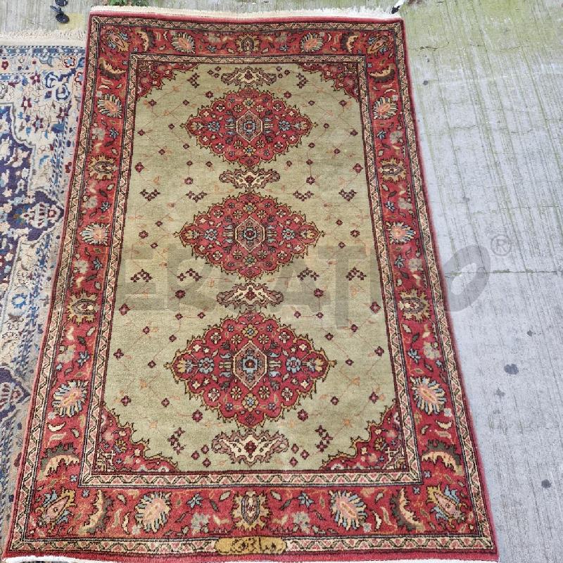 TAPPETO ROSSO FIORI VERDI | Mercatino dell'Usato Roma garbatella 1